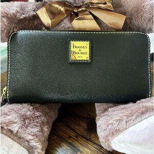 Dooney & Bourke Black Wallet EUC